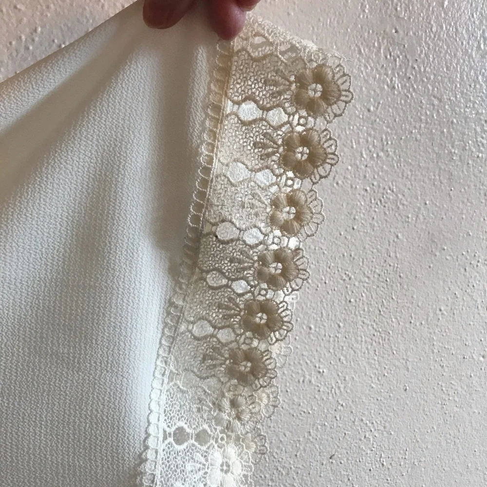 B31). Beautiful Blouse. Winter white - Picture 3 of 4